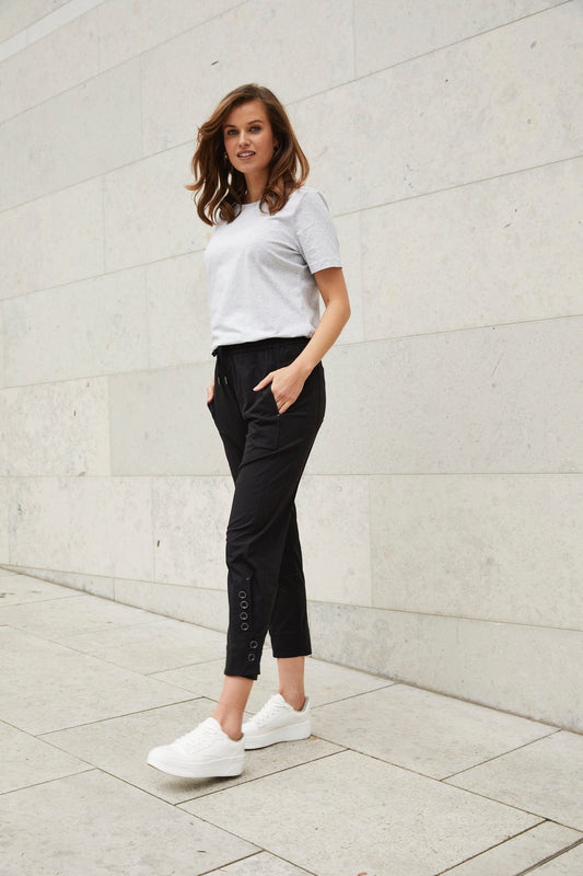"Capsule Wardrobes: Timeless Trend or Outdated Concept?"