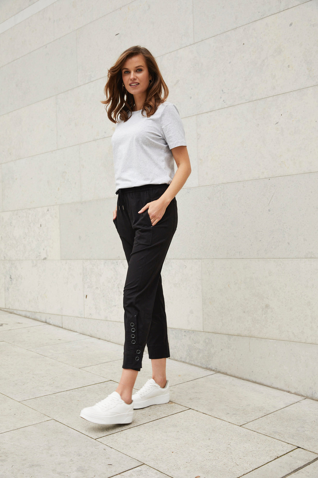 "Capsule Wardrobes: Timeless Trend or Outdated Concept?"